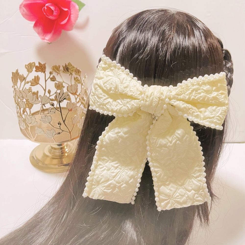 Elegant Cream Hair Clip with Pearl Accents